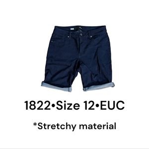 Stretchy Shorts•Size 12•EUC